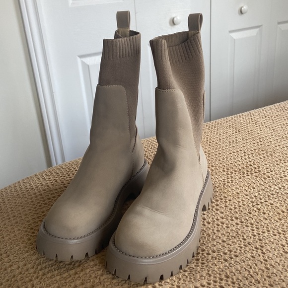 Like new lug boots call it spring - Picture 2 of 7